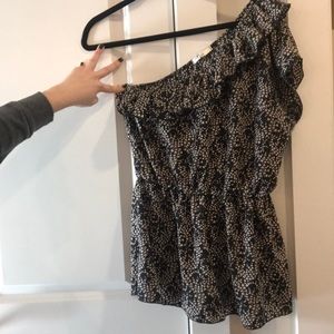 One shoulder top